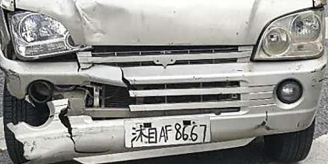 Sopir Mobil Ini Nekat Banget, Lihat Pelat Nomornya