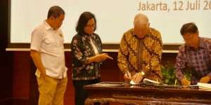 Viral Foto Gaya Sri Mulyani dan Jonan di Samping Bos Freeport