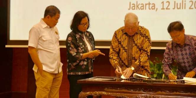 Viral Foto Gaya Sri Mulyani dan Jonan di Samping Bos Freeport