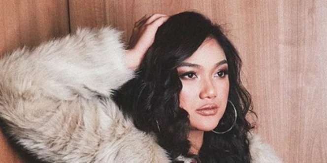 Marion Jola Unggah Foto, Netizen Salfok Lihat Perut Buncit