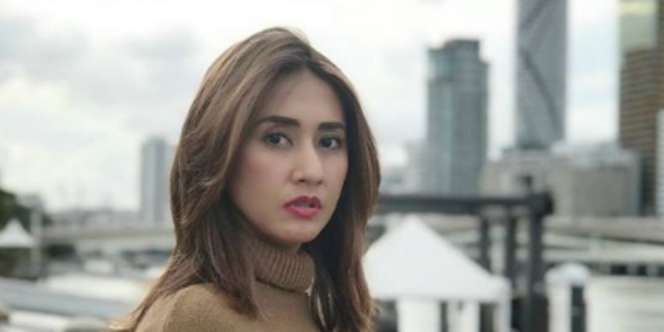 Dulu Dituduh Pakai Pelet, Kini Artis Ini Terlihat Kaya Raya
