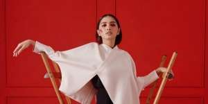 Penampilan Chic Angel Karamoy, Ibu Dua Anak Gaya Masih ABG