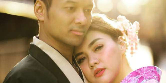 Selamat! Vicky Shu Melahirkan Anak Pertama