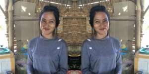 Senyum Penjaga Warung Cantik Ini Bikin Orang Ingin Mampir