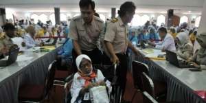 Jemaah Haji Sebelum Diberangkatkan dari Asrama Pondok Gede