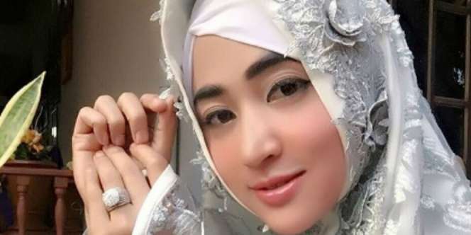 Ribut dengan Keponakan, Dewi Perssik Malah Unggah Foto Ini