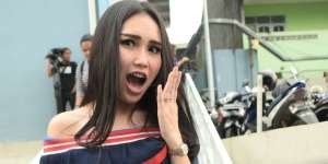 Cerita Sebenarnya Ayu Ting Ting Melamar Shah Rukh Khan