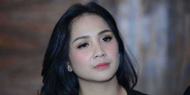 Nagita Slavina Jinjing Tas Kecil, Harganya Bikin Melongo