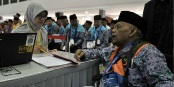 Satu Orang Naik Haji, Diantar Warga Sekampung