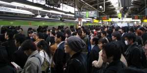 Kreatif, Trik Halus Bujuk Penumpang KA Berangkat Lebih Pagi