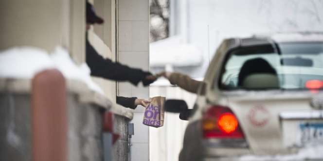 Bayar Pakai Aplikasi Ponsel di Drive Thru, Denda Rp18 Juta