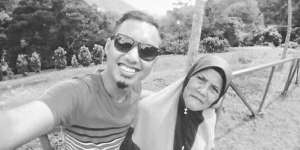 Mengharukan, Ibu Diam-diam Selipkan Uang di Dompet Anak