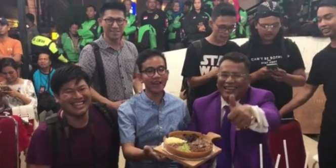 Dipuji Hotman Paris Karena Jualan Martabak, Ini Reaksi Gibran