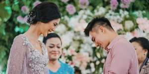 Kebaya Anggun Paula Verhoeven Saat Dilamar Baim Wong