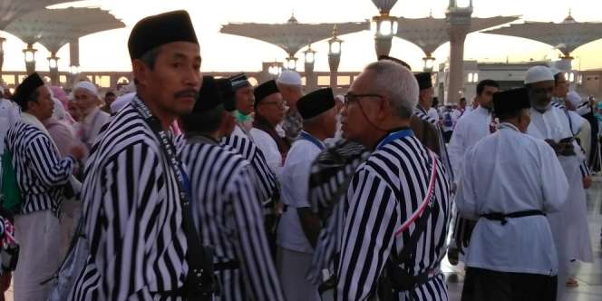 Seragam Lorek Calon Haji Betot Perhatian Jemaah Masjid Nabawi