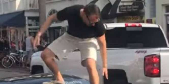 Pecicilan di Atas Lamborghini, Pria Ini Ketiban Apes