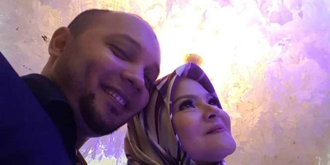 Putra Pertama Terry Shahab Lahir, Hidungnya Bikin Gemes