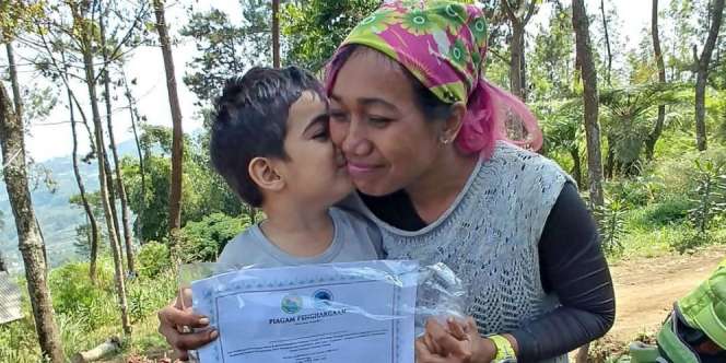 Cerita Bocah dengan Autisme Taklukan Gunung Ciremai