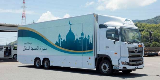 Keren! Intip Daleman Masjid Bergerak Pertama di Jepang