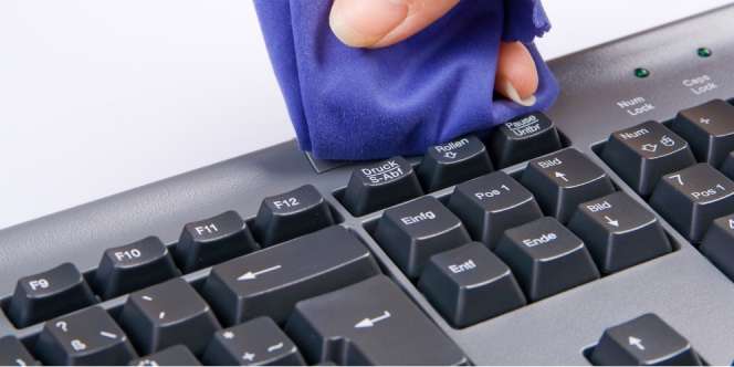 Cara Kilat Bersihkan Keyboard Komputer 