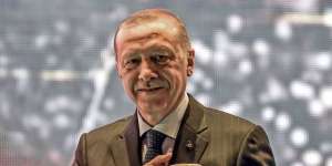 Mesut Ozil Diprotes Foto Bareng, Erdogan: Tak Bisa Diterima!