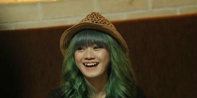Heboh Dara 'The Virgin' Muncul Gendong Bayi, Sudah Menikah?