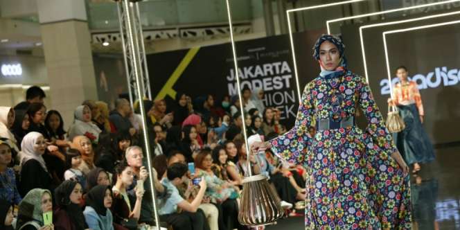 2Madison Tonjolkan Styling Kain Lokal