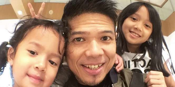 Kocak! Aksi Baim Jadi Putri Duyung Demi Anak
