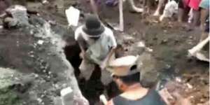 Curiga Tanah Makam Berantakan, Pas Dibongkar Tali Pocong Raib