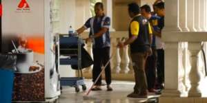 Office Boy Mogok, Para Hakim Nyambi Tukang Bersih Pengadilan