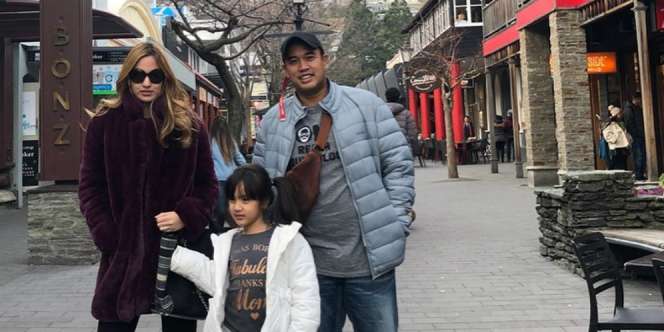 Nia Ramadhani & Ardi Bakrie `Ditangkap` di Selandia Baru, Ada Apa?