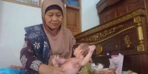 Perjuangan Mengharukan Mbok Paijah, Dukun Bayi Pergi Berhaji
