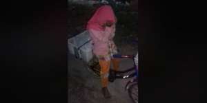 Jual Gorengan Hingga Larut Malam, Lihat Orangtua Bocah Ini