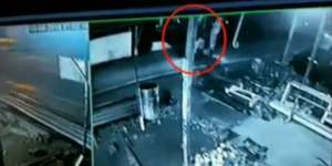 Penampakan Pocong Dibonceng Pengendara Motor Bikin Merinding