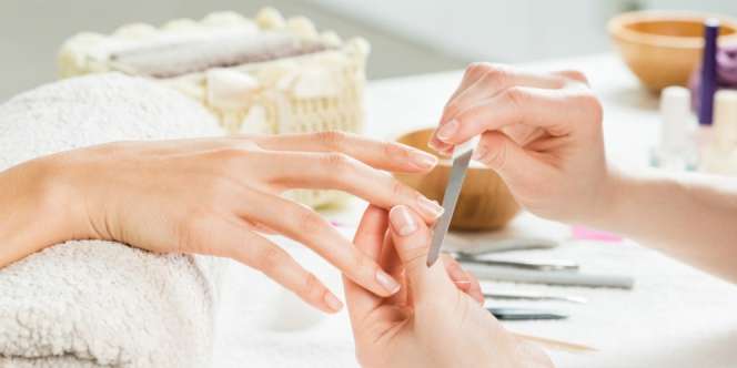 Cara Cepat dan Gampang Memutihkan Kuku