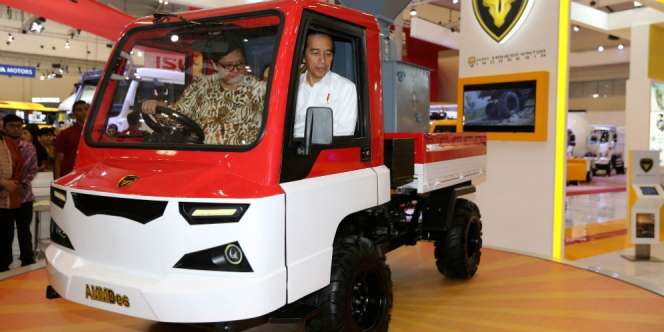 Begini Gaya Jokowi Jajal Mobil Pedesaan