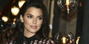 Model Keren Sepatu 'Api' Kendall Jenner, Bakal Ngehit Nih!