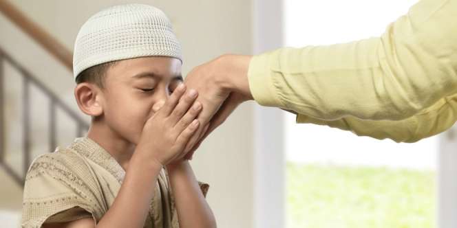 Orangtua dan Anak Saling Angkat Derajat di Akhirat