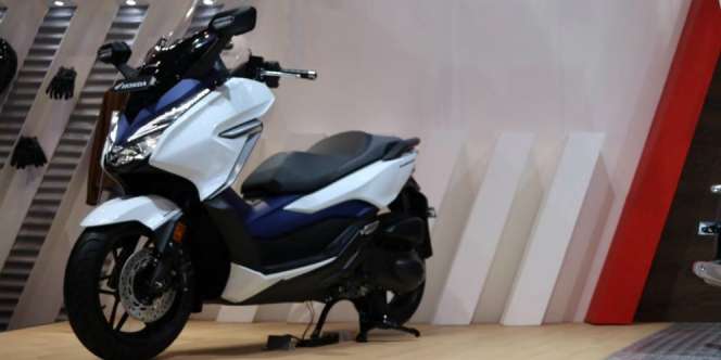 Dijejali Fitur Terkini, Honda Forza 250 Tantang Yamaha Xmax