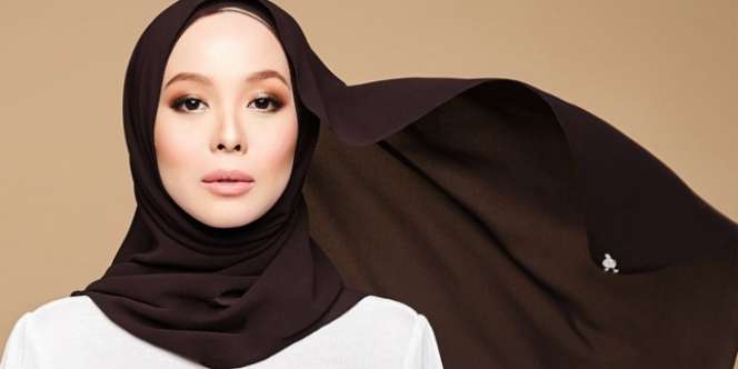 Selebgram Cantik dan Kontroversi Sholat Pakai Mukena `KW`