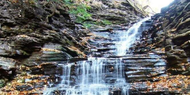 4 Air Terjun di Indonesia Ini Memiliki Pesona Mistis