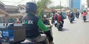 Heboh Driver Ojek Online Tunggangi Motor Seharga Mobil Honda HRV!