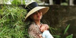 Kepanikan Artis Hollywood Chrissy Teigen Diguncang Gempa Lombok