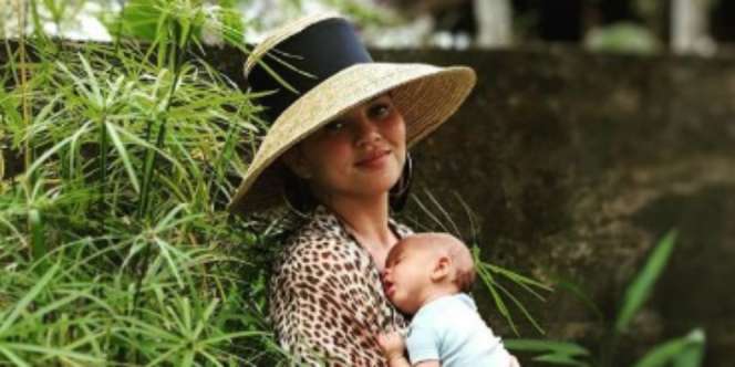 Kepanikan Artis Hollywood Chrissy Teigen Diguncang Gempa Lombok