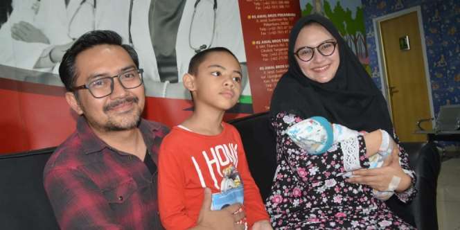 Nama Penuh Makna Putra Kedua Zee Zee Shahab