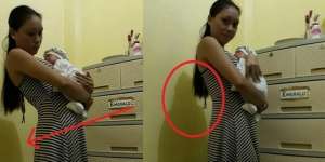 Lihat Seksama, Foto Janggal Wanita Gendong Bayi Ini Nyali Ciut