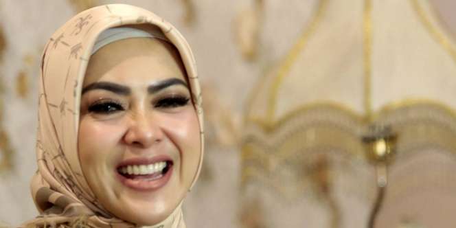 Pakai Busana Rp100 Ribuan, Gaya Syahrini Masih 'Cetar'
