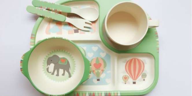 Bahaya Tersembunyi di Alat Makan Anak yang Berbahan Plastik
