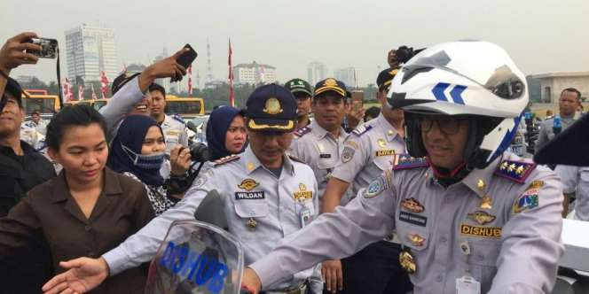 Detik-detik Anies Jatuh Saat Jajal Moge Dishub