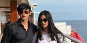 Gaya Pacaran Mewah 4 Pasangan Selebritis, Kelewat Mesra?